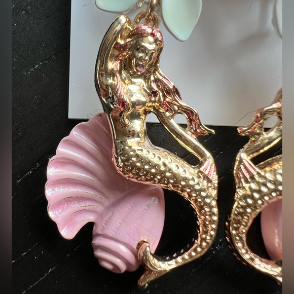 NWT Betsey Johnson Gold Tone Flower, Starfish, Mermaid & Seashell Drop Earrings - Picture 6 of 9